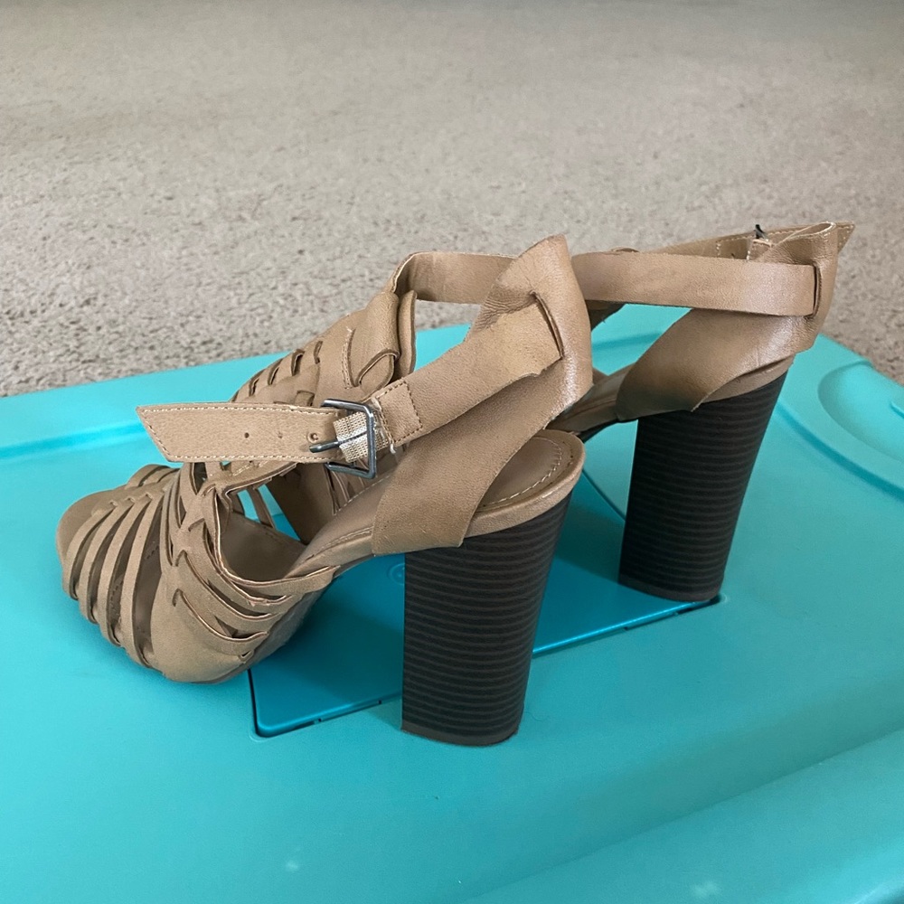 Nude heels size 8.5